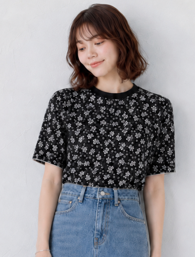 ブラック小花柄スリム半袖Tシャツ