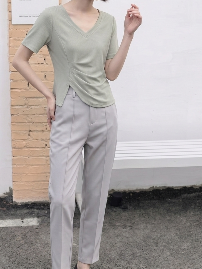 Vネック アシンメトリーギャザーTシャツ