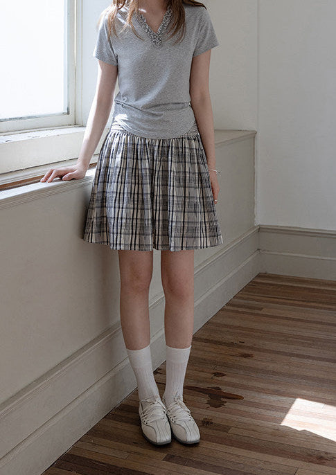 フリルVネック すっきりフィット 半袖 グレーTシャツ