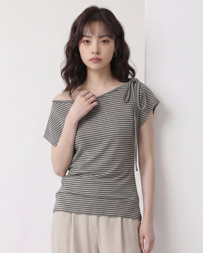 ワンショルダー風リボン付きボーダーTシャツ