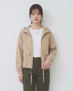 フード付き ドローストリング ショート丈マウンテンパーカー