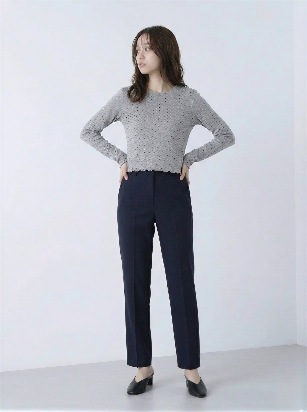 小粒ドット メローフリル付き クルーネック 長袖Tシャツ
