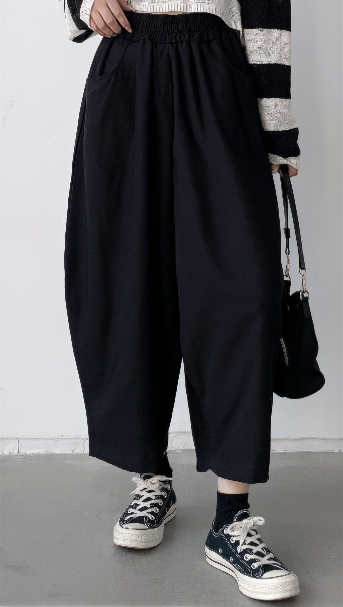 ゆったりカーブシルエット 立体サルエルパンツ