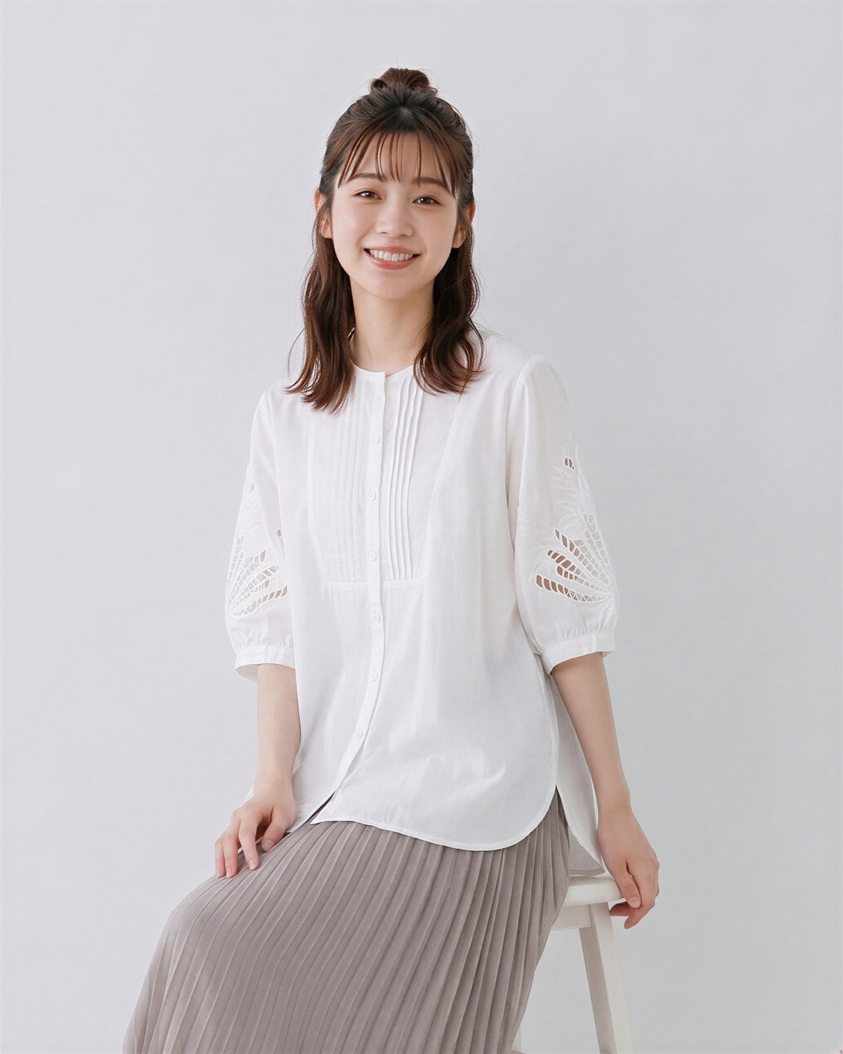 立体プリーツ カットワーク バルーンスリーブブラウス