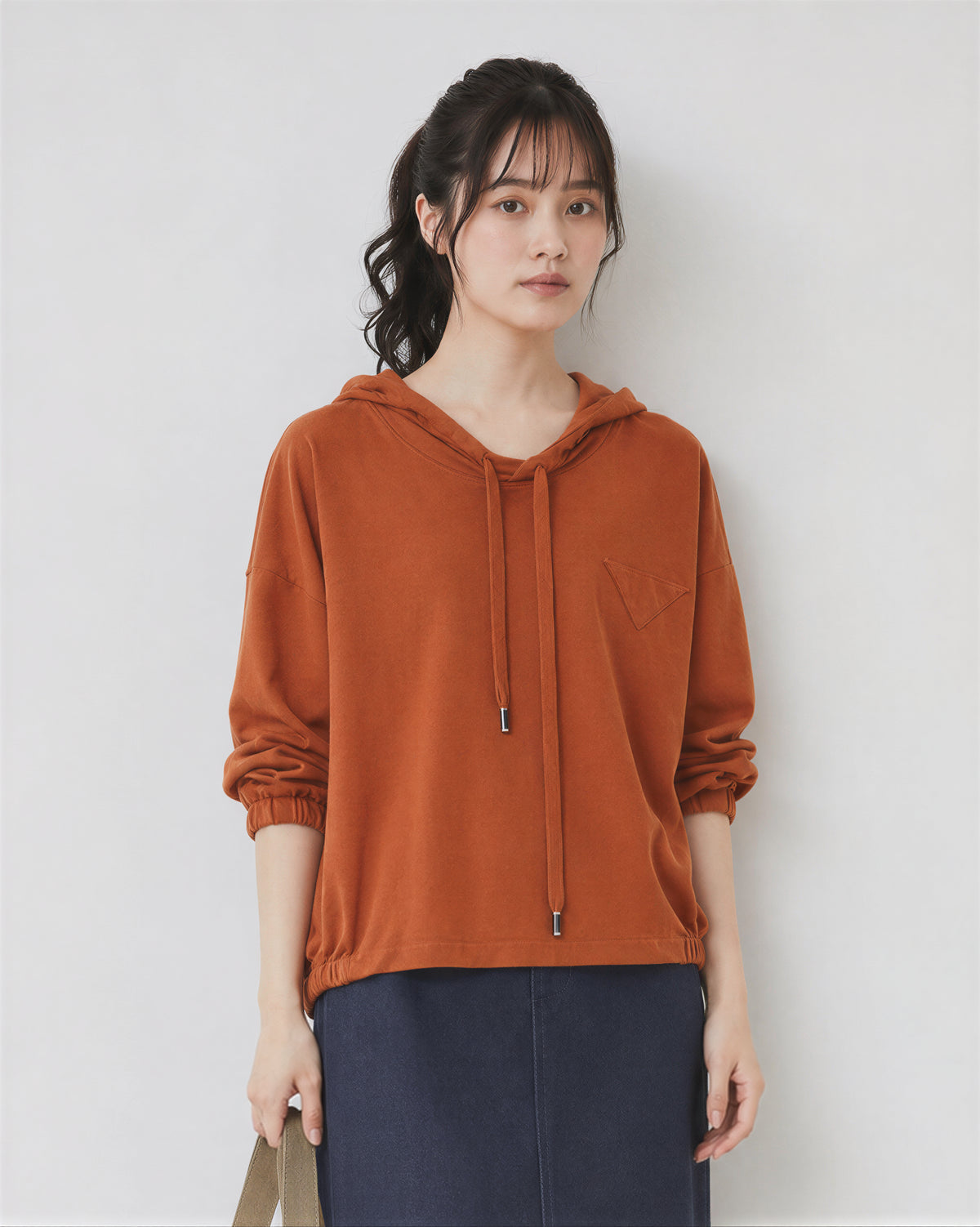 【秋新作】ゆったりドロップショルダー ドローストリングフード付きスウェット