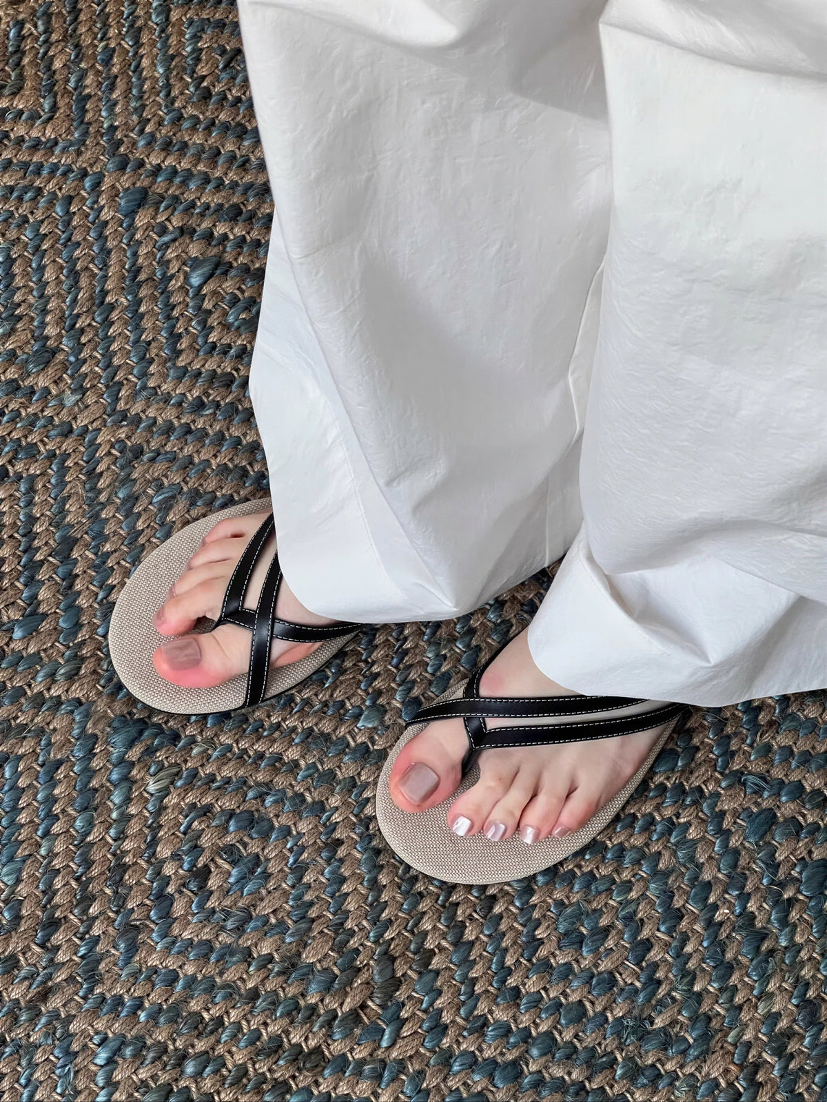 細ストラップクロス 編み柄 フラットトングサンダル