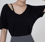 カットアウトオフショルダー ワイドネックTシャツ