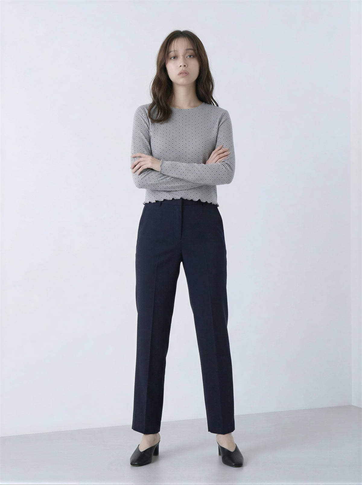 小粒ドット メローフリル付き クルーネック 長袖Tシャツ