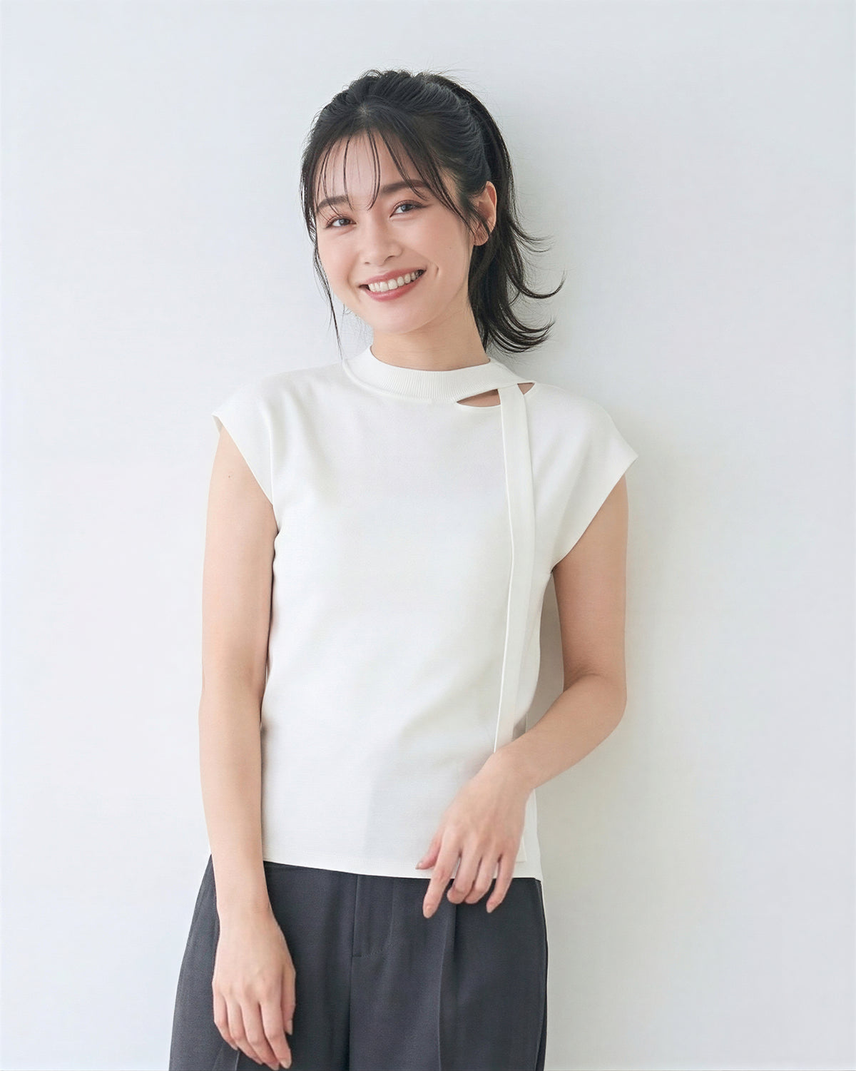 ラウンドネック＆リボンデザイン すっきり見え半袖Tシャツ-ブラック-XL