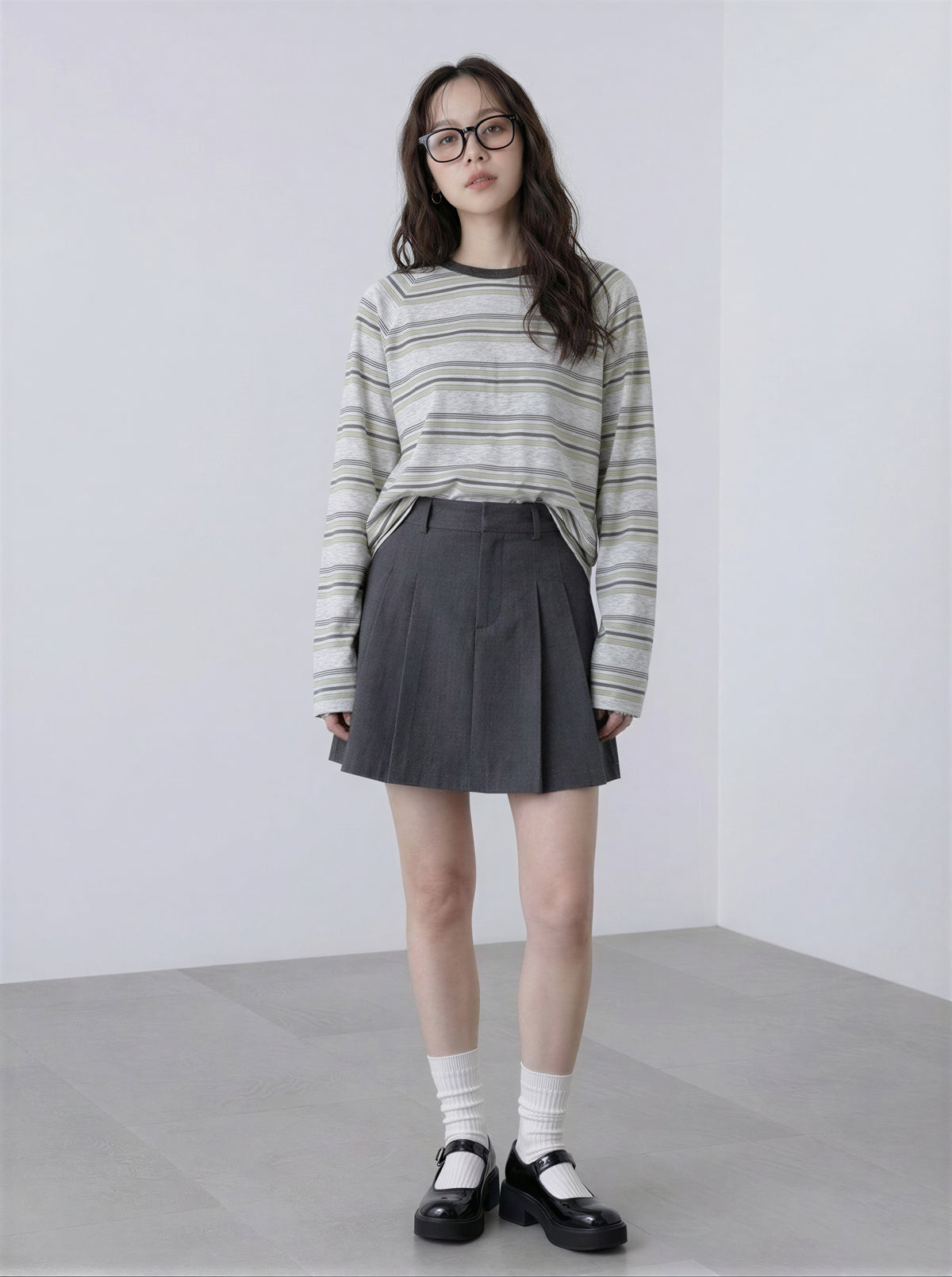 ライトグレー 細ボーダー ゆったりドロップショルダー 長袖Tシャツ