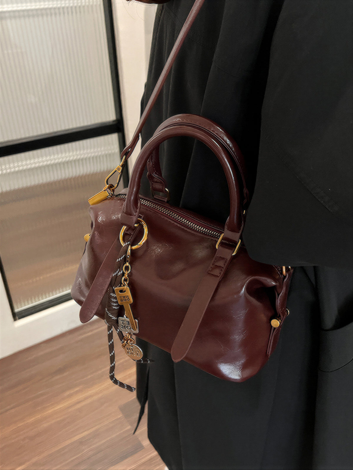 【全4色】レトロな光沢 軽量ショルダー ボストンハンドバッグ