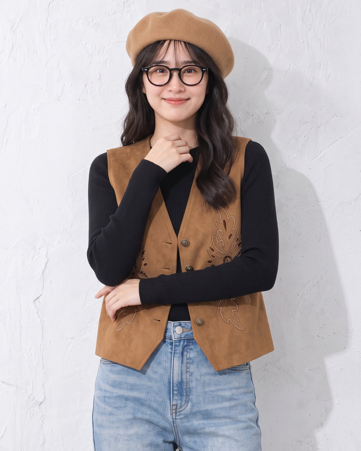 刺繍カットワーク・Vネックベスト