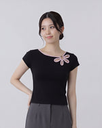 アシンメトリーオフショル風 リボン付きウエストシェイプTシャツ