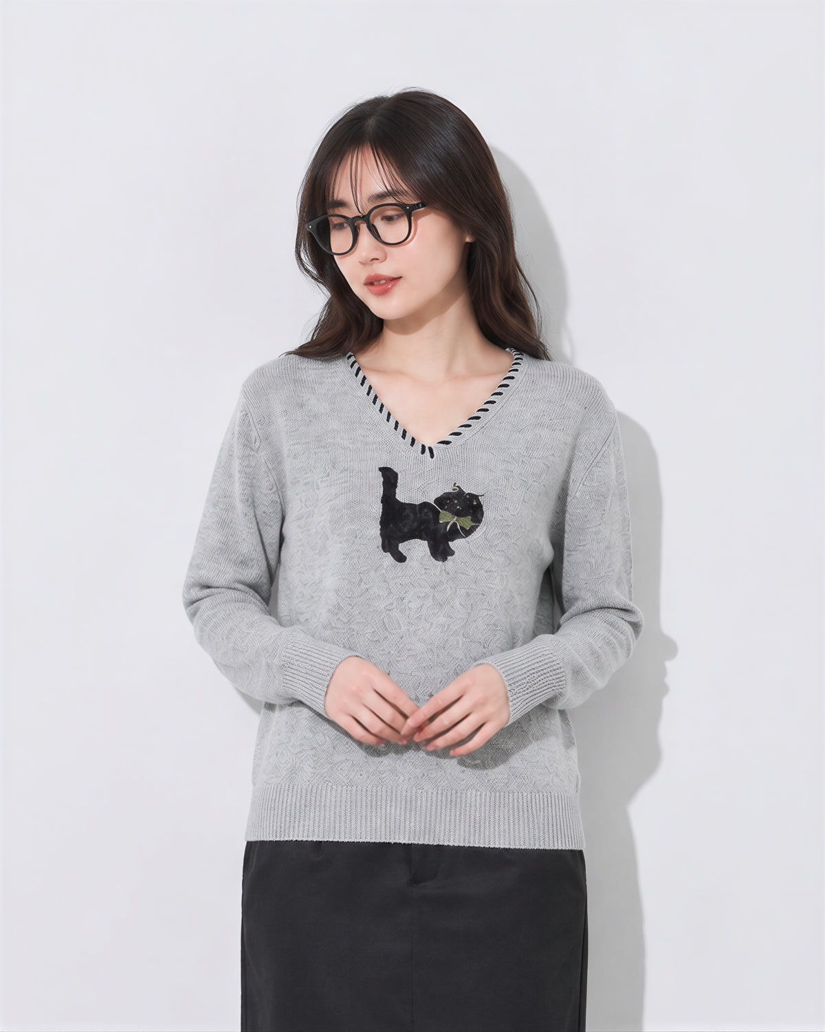 【全2色】S~XL Vネック 透かし縁取り 猫モチーフ ニットトップス