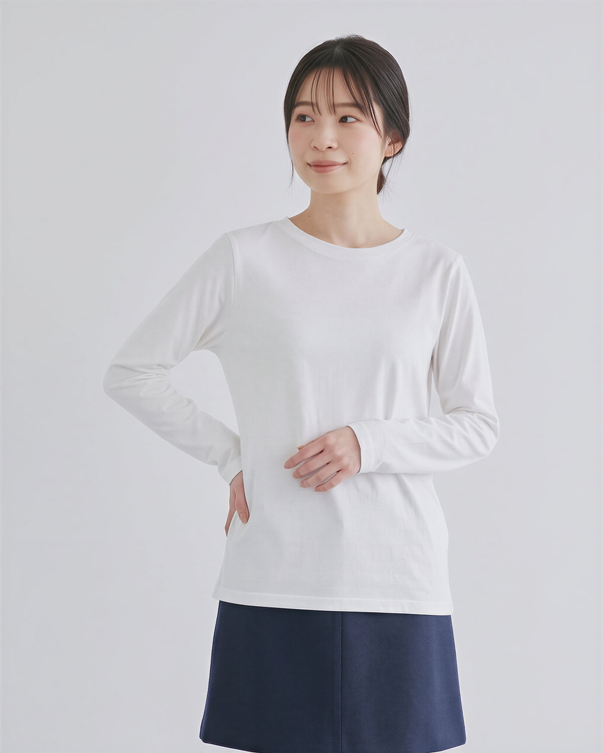 クルーネック ストレートシルエット ゆったり 長袖Tシャツ