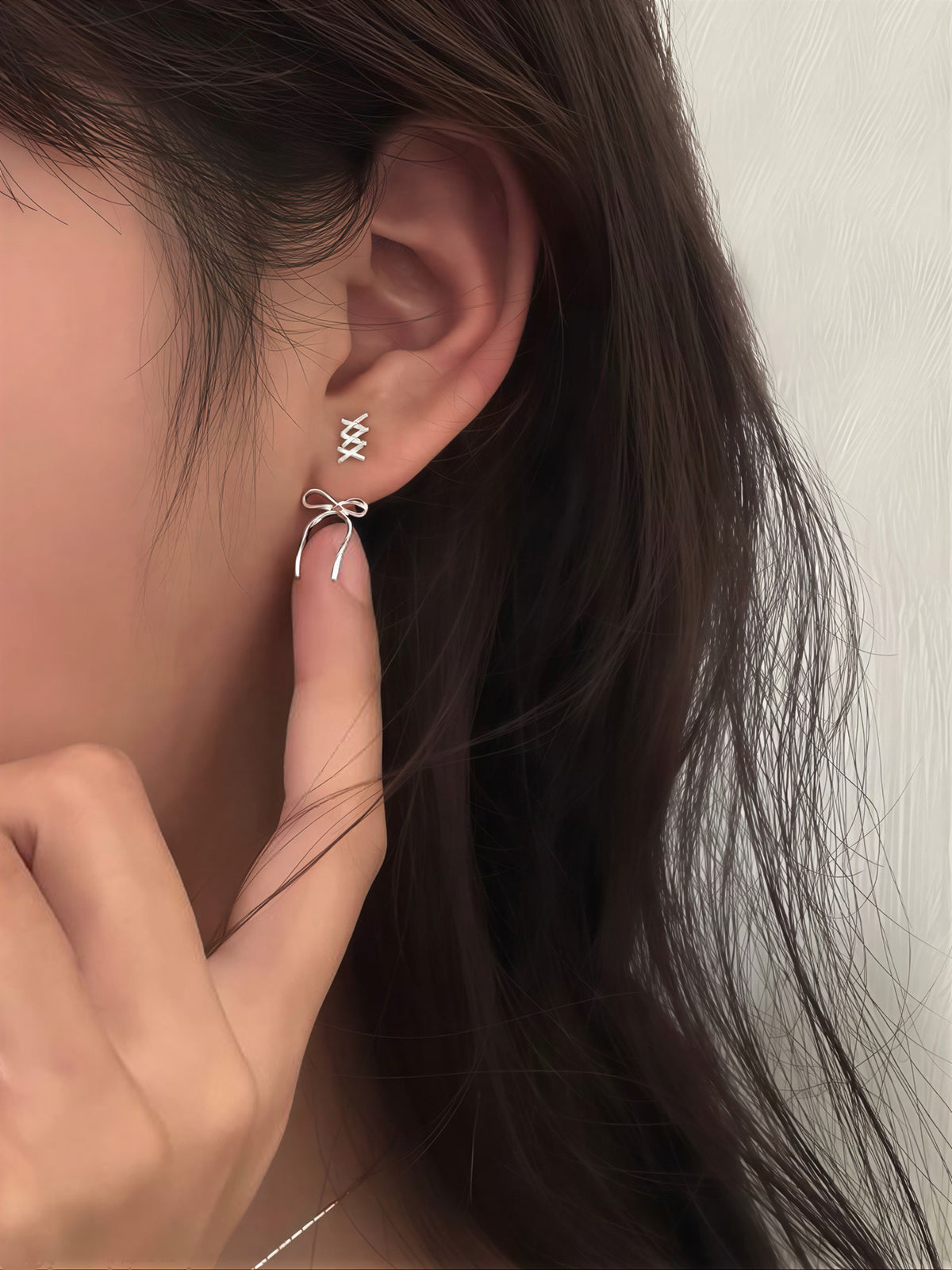 【S999純銀ポスト】軽やかなダブルリボン 細身の蝶結びピアス
