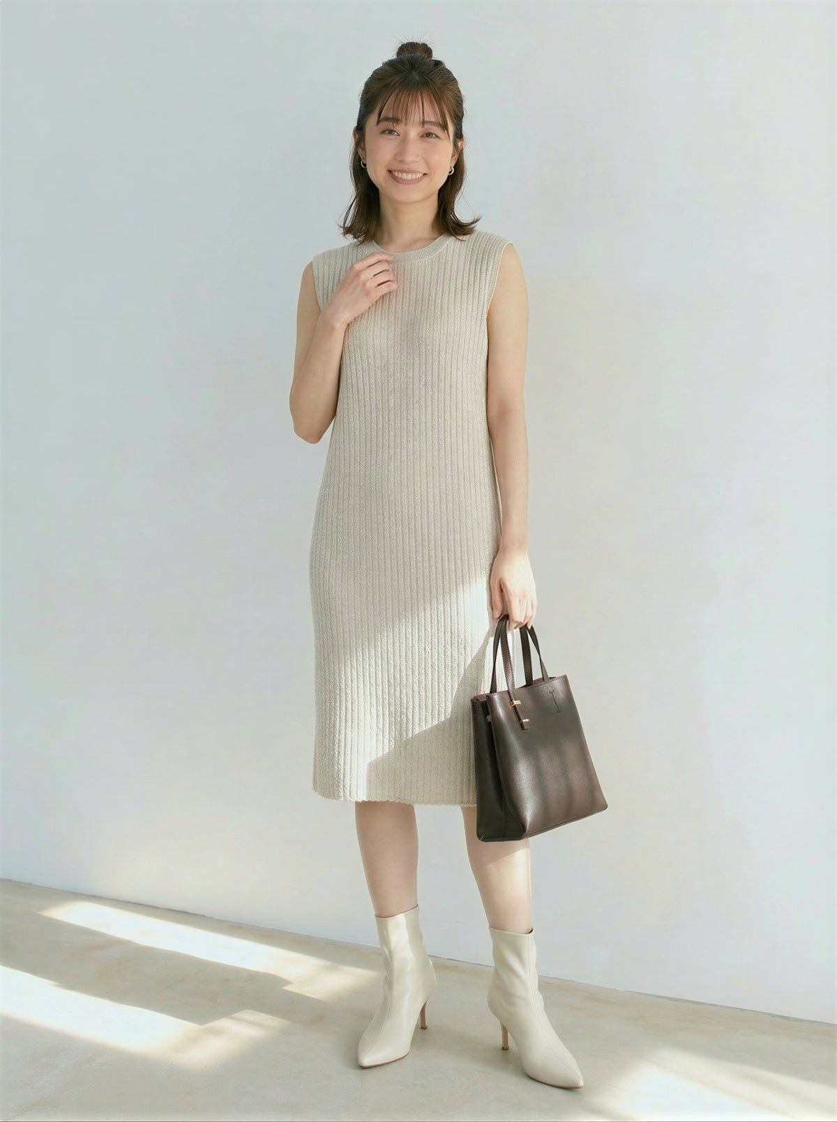 縦リブ ノースリーブ ストレート ミモレ丈 ニットワンピース
