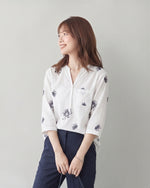 コットン 100% 通気抜群 蒸れにくい 夏快適半袖 | ホワイト 小さめVネック 花柄シャツ