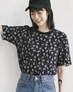ブラック小花柄スリム半袖Tシャツ