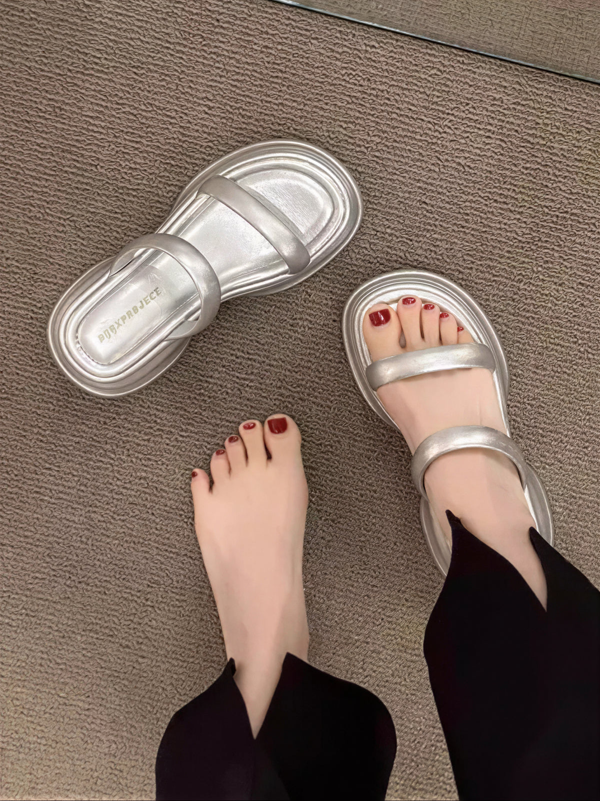 ヒール高さ 4cm | ラウンドトゥ 厚底 配色デザイン レディース 厚底ワンベルトスリッパサンダル