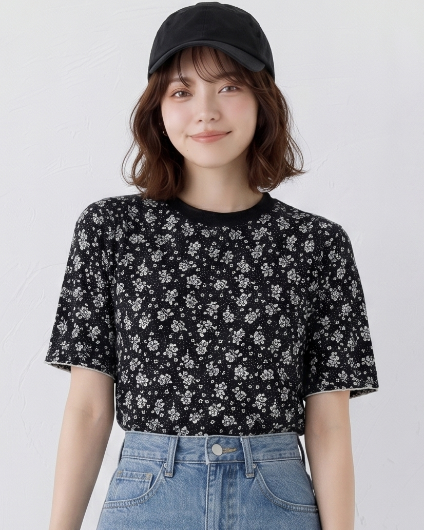 ブラック小花柄スリム半袖Tシャツ