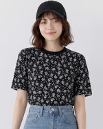 ブラック小花柄スリム半袖Tシャツ