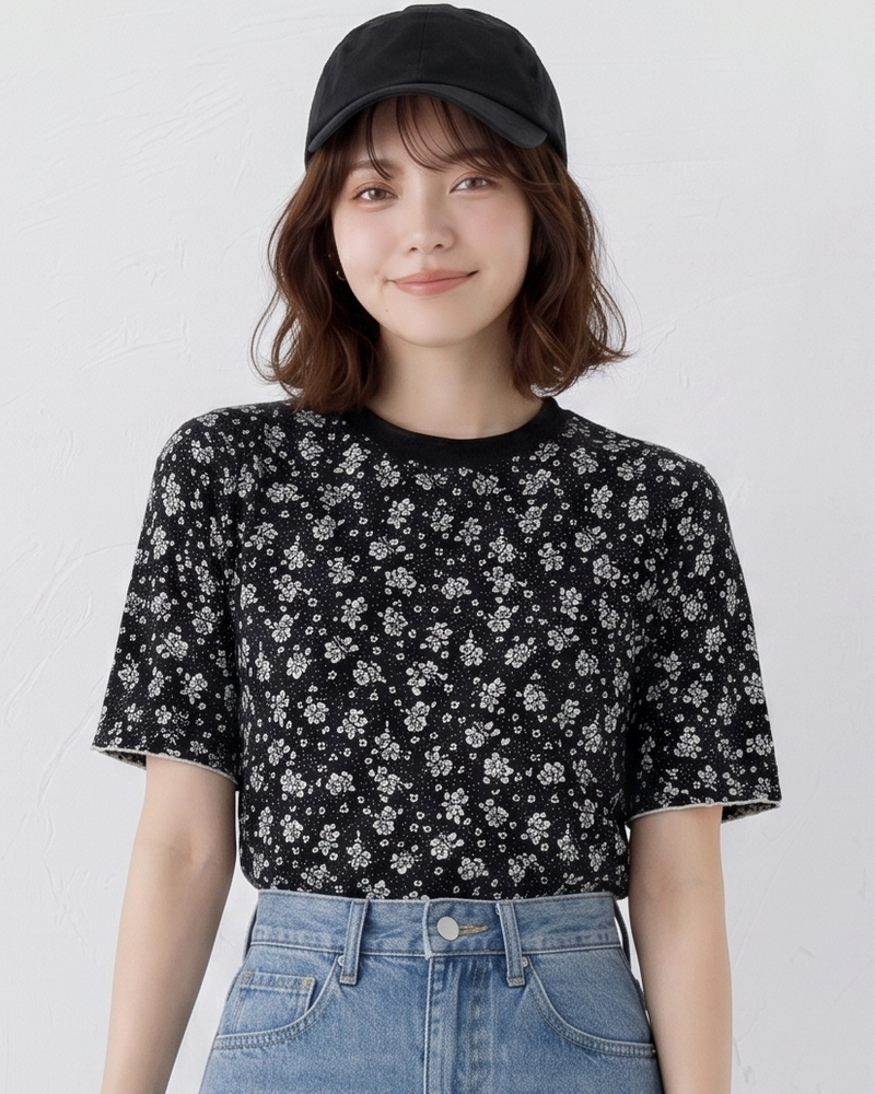 ブラック小花柄スリム半袖Tシャツ