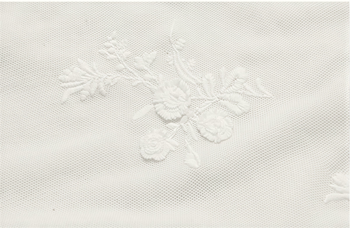 ホワイト 立体フラワー刺繍 シアーメッシュ フリルネック インナー