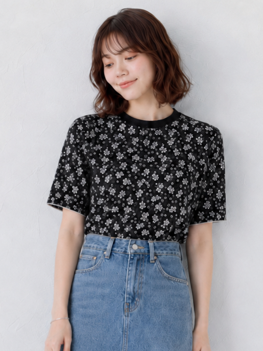 ブラック小花柄スリム半袖Tシャツ