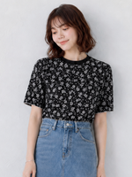 ブラック小花柄スリム半袖Tシャツ
