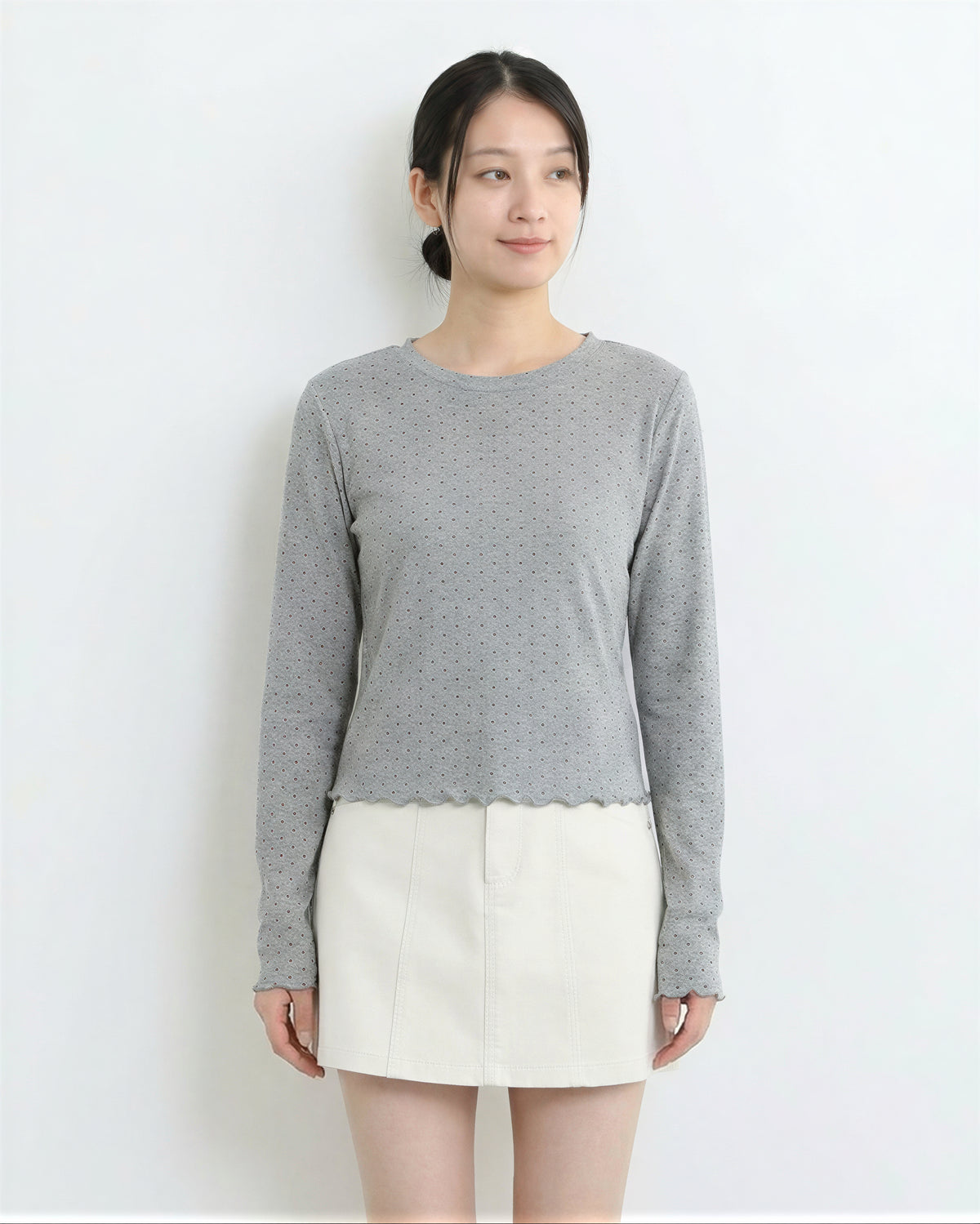 小粒ドット メローフリル付き クルーネック 長袖Tシャツ