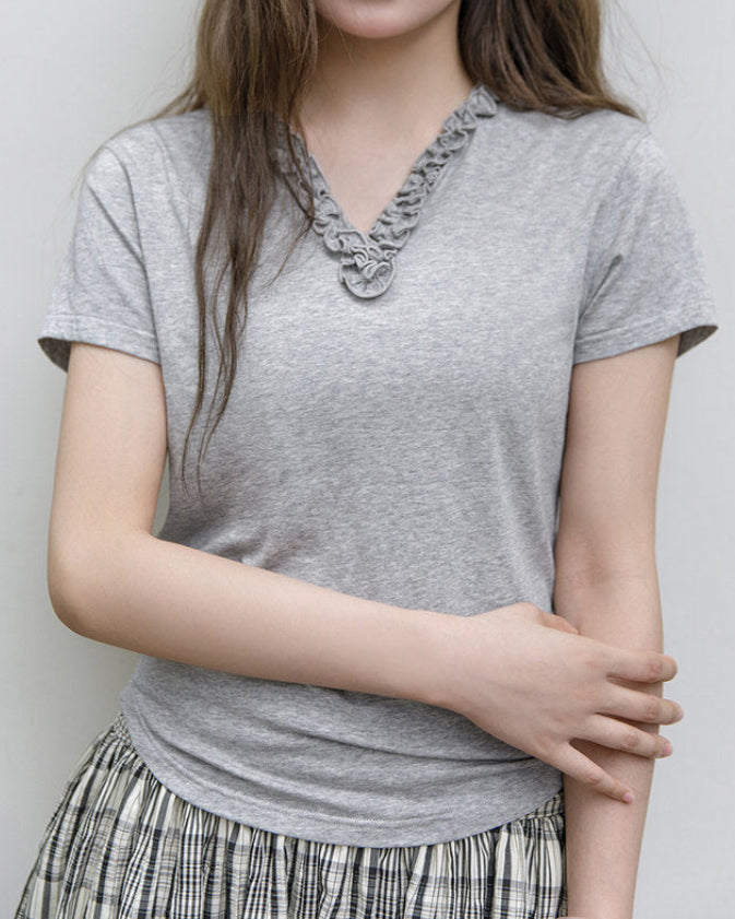 フリルVネック すっきりフィット 半袖 グレーTシャツ
