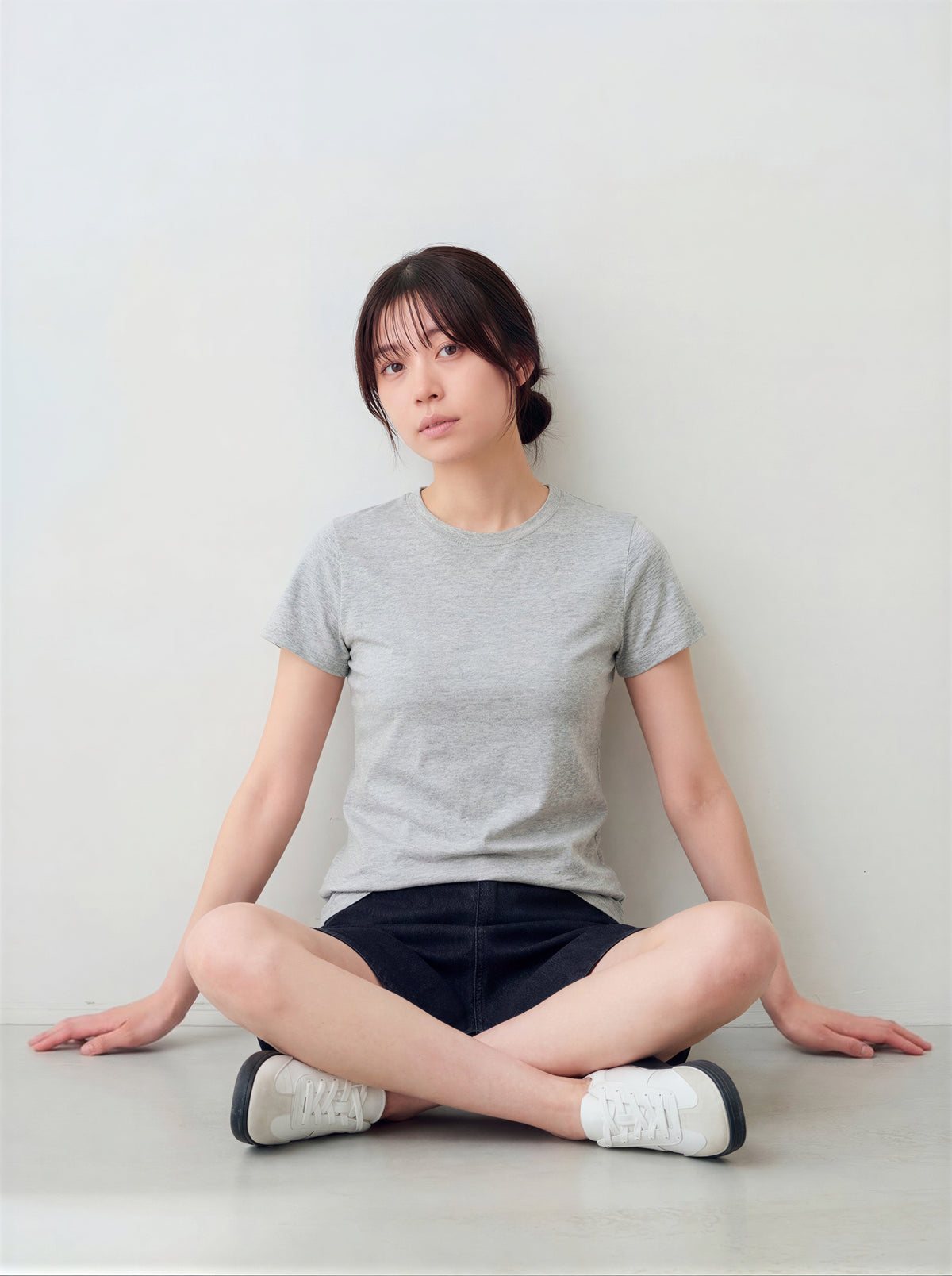 スリムフィット 伸縮性 クルーネック ショート丈 半袖Tシャツ