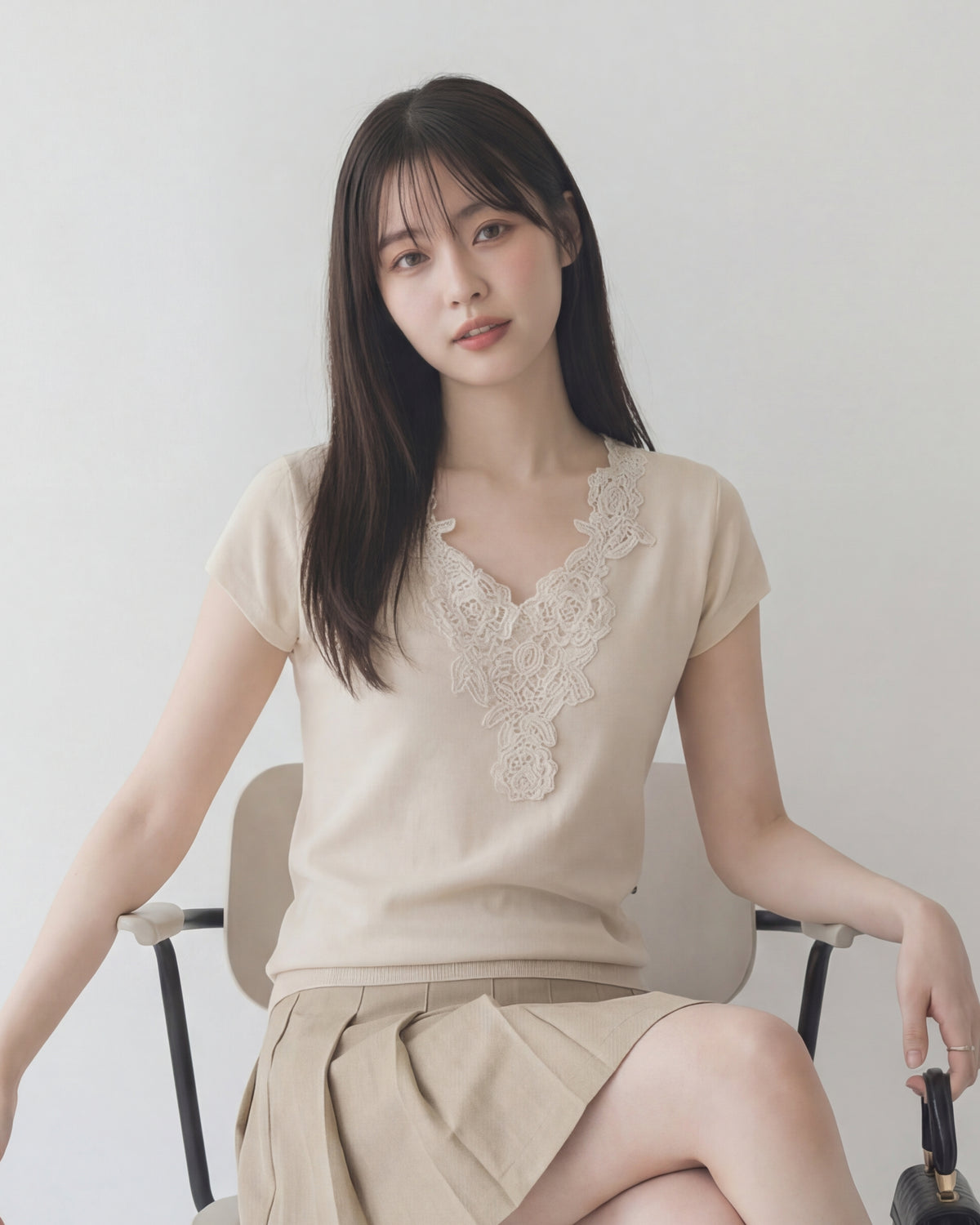 レースVネック スリムフィット 半袖Tシャツ