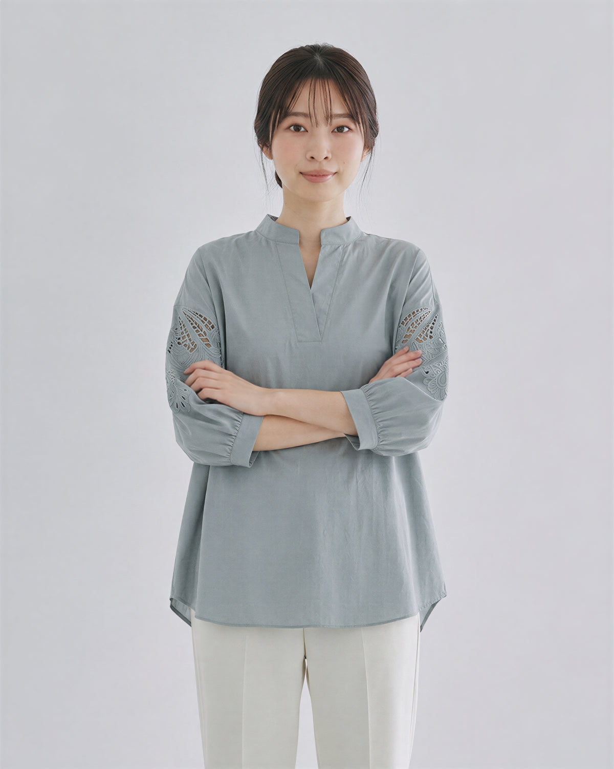 カットワーク入りバルーンスリーブ スタンドカラーシャツ-サックス-2XL