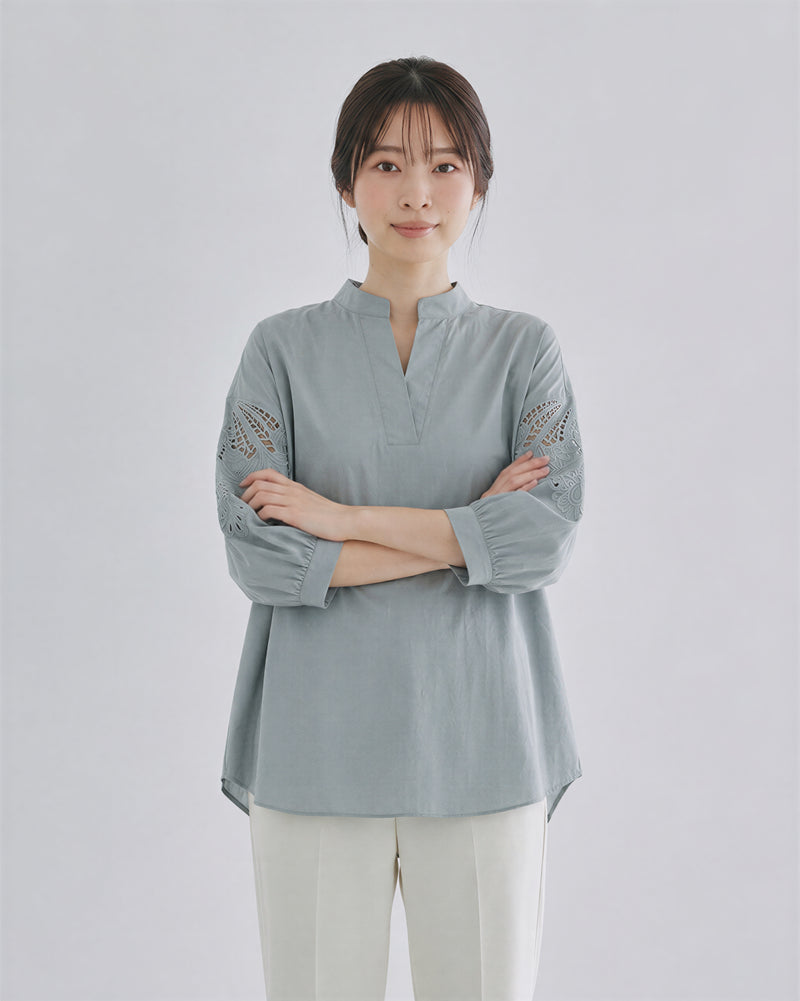 カットワーク入りバルーンスリーブ スタンドカラーシャツ-サックス-2XL