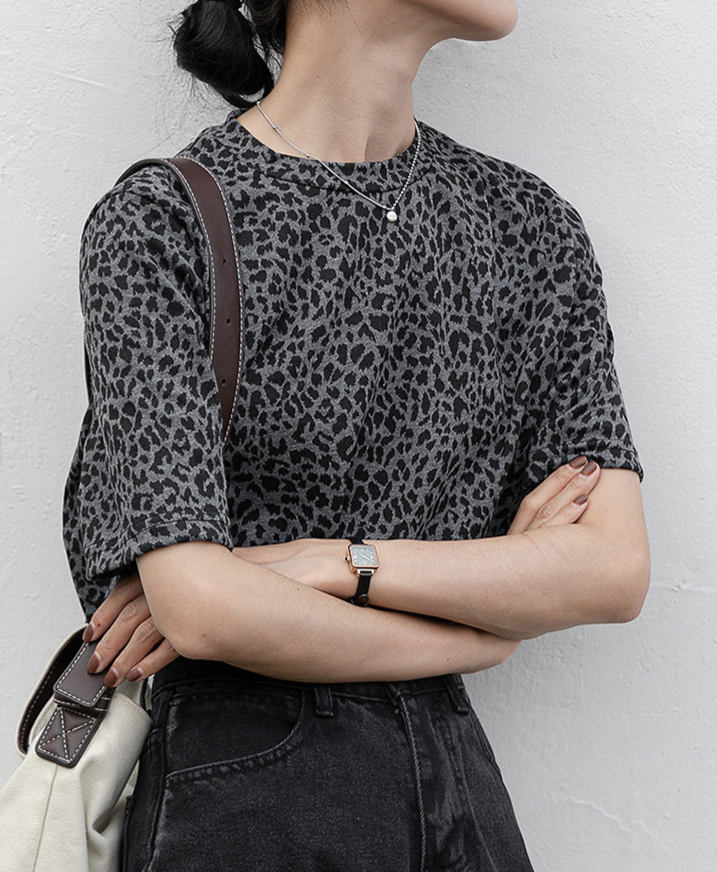 スモーキーグレー レオパード柄 スリムフィット 半袖Tシャツ
