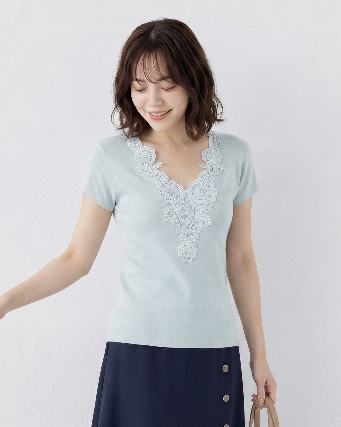 レースVネック スリムフィット 半袖Tシャツ