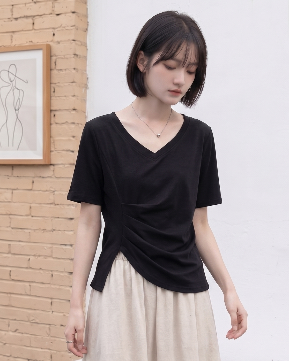 Vネック アシンメトリーギャザーTシャツ