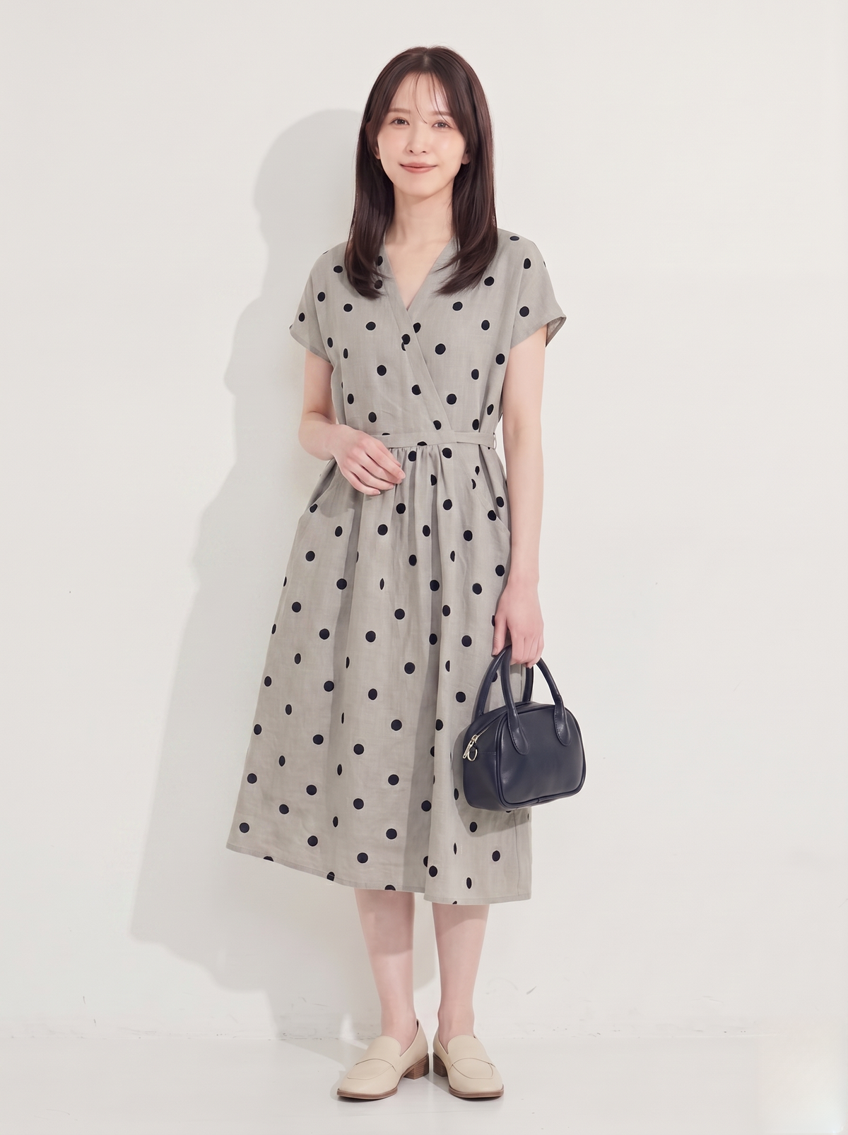 シルバーグレー カシュクールVネック ウエストマーク ドットワンピース