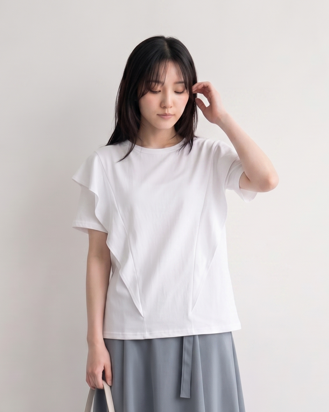 ラウンドネック フリルスリーブ ゆったりTシャツ