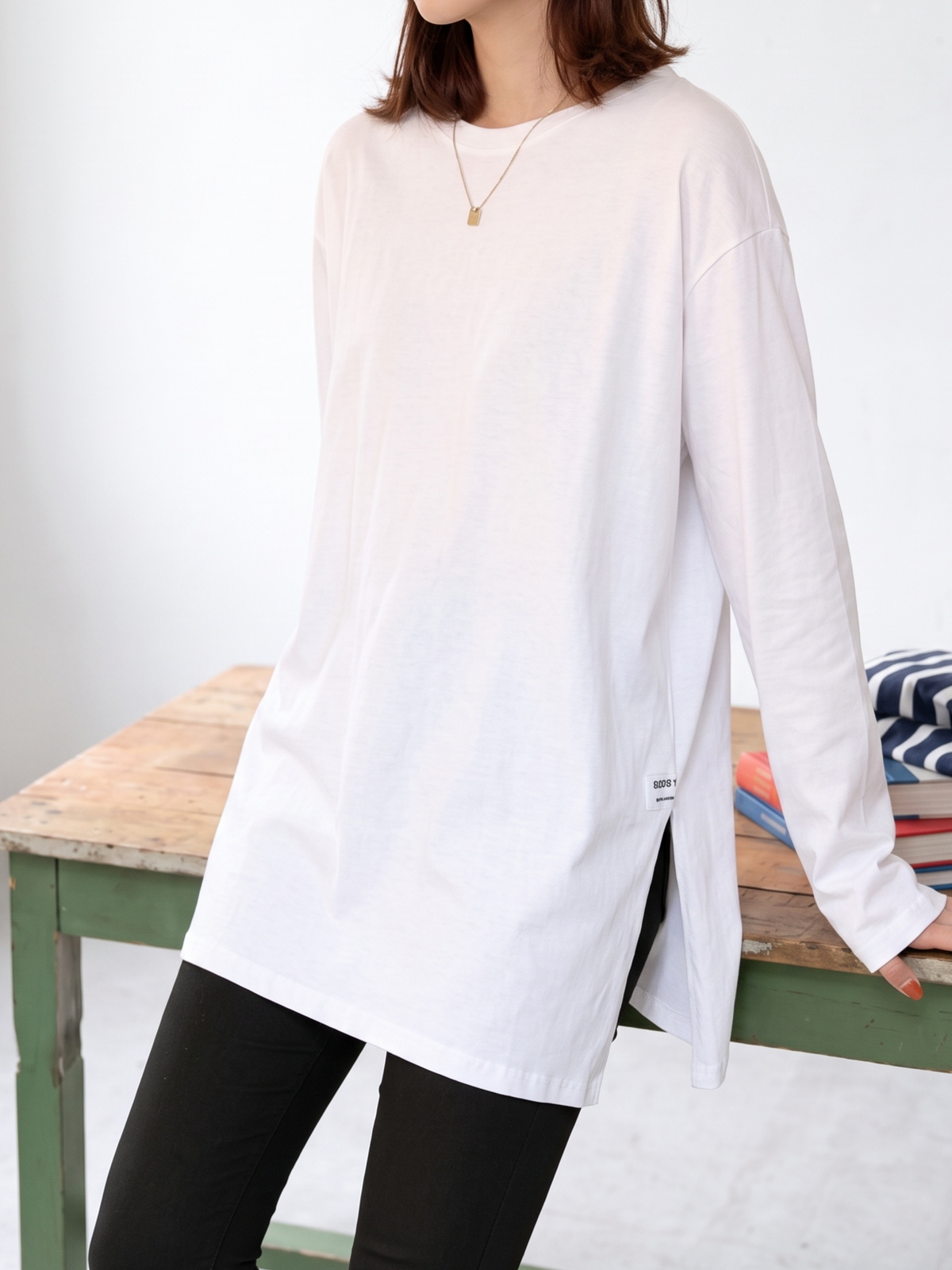 【秋新作】【全2色】S~2XL ゆったりドロップショルダー スリット入り長袖Tシャツ