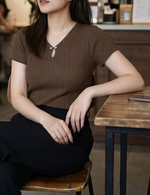 Vネック しずく型カットアウト リブ フィット 半袖ニットTシャツ