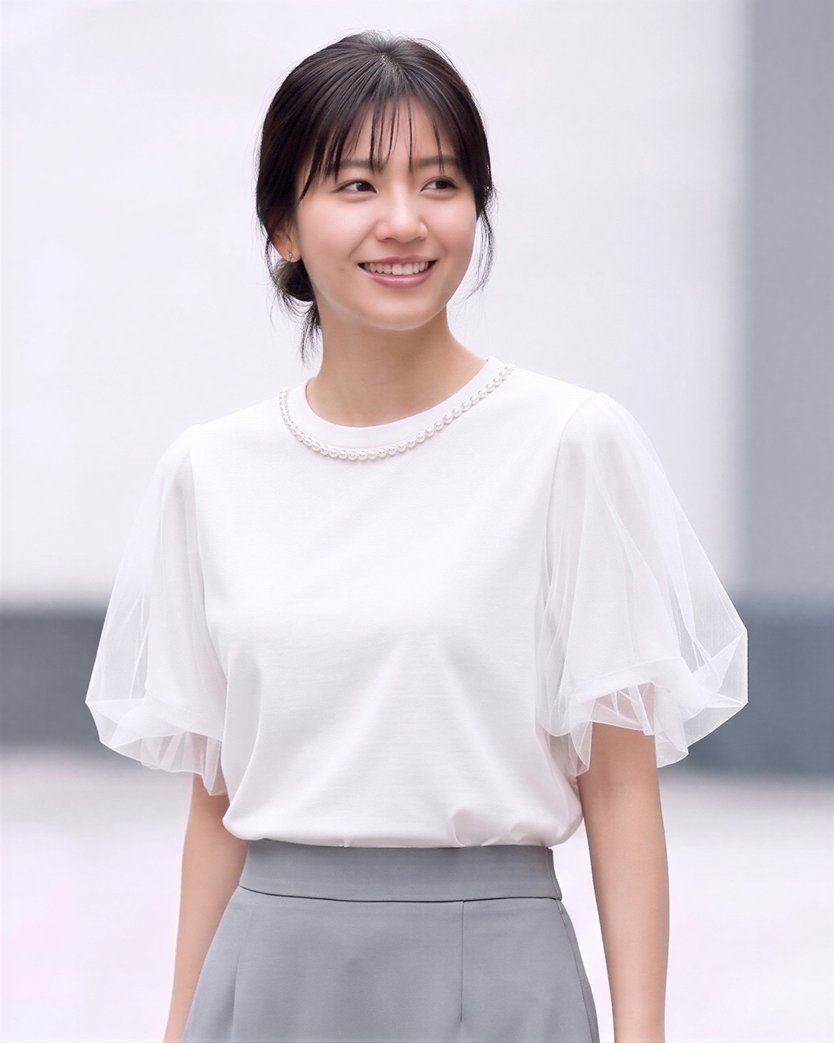 パール風襟飾り チュールフリルスリーブ ゆったり半袖Tシャツ