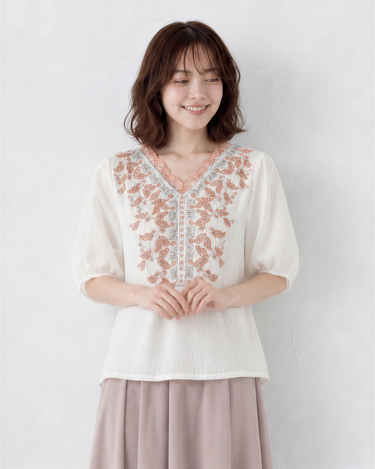 M~2XL Vネック 刺繍パフスリーブTシャツ