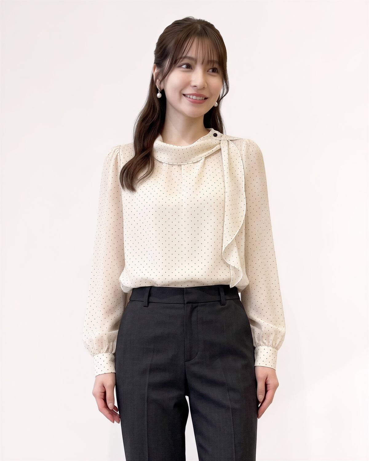S~XL ドット柄 フリルハイネックブラウス