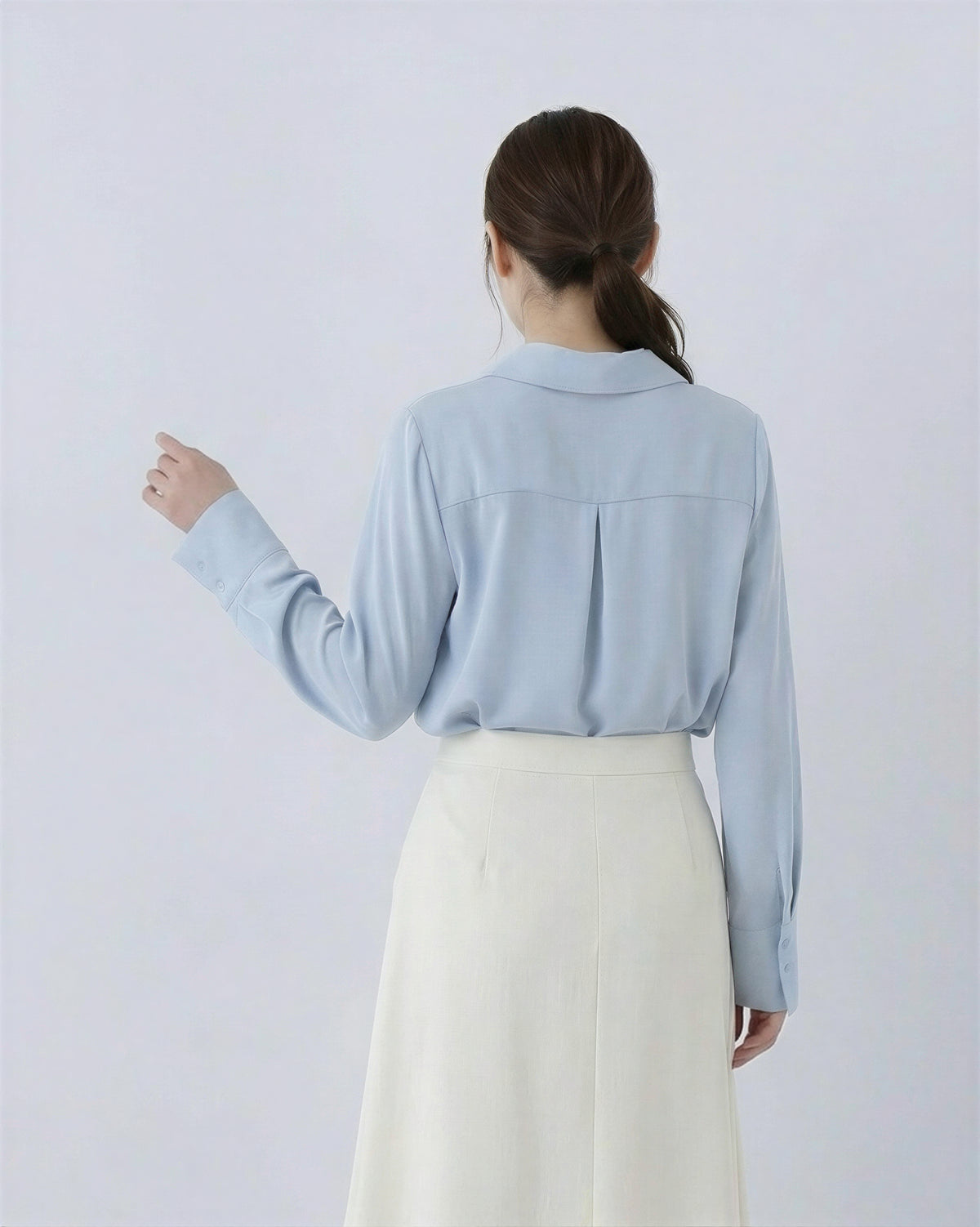 スキッパー風Vネック 襟付きストレート 長袖シャツ