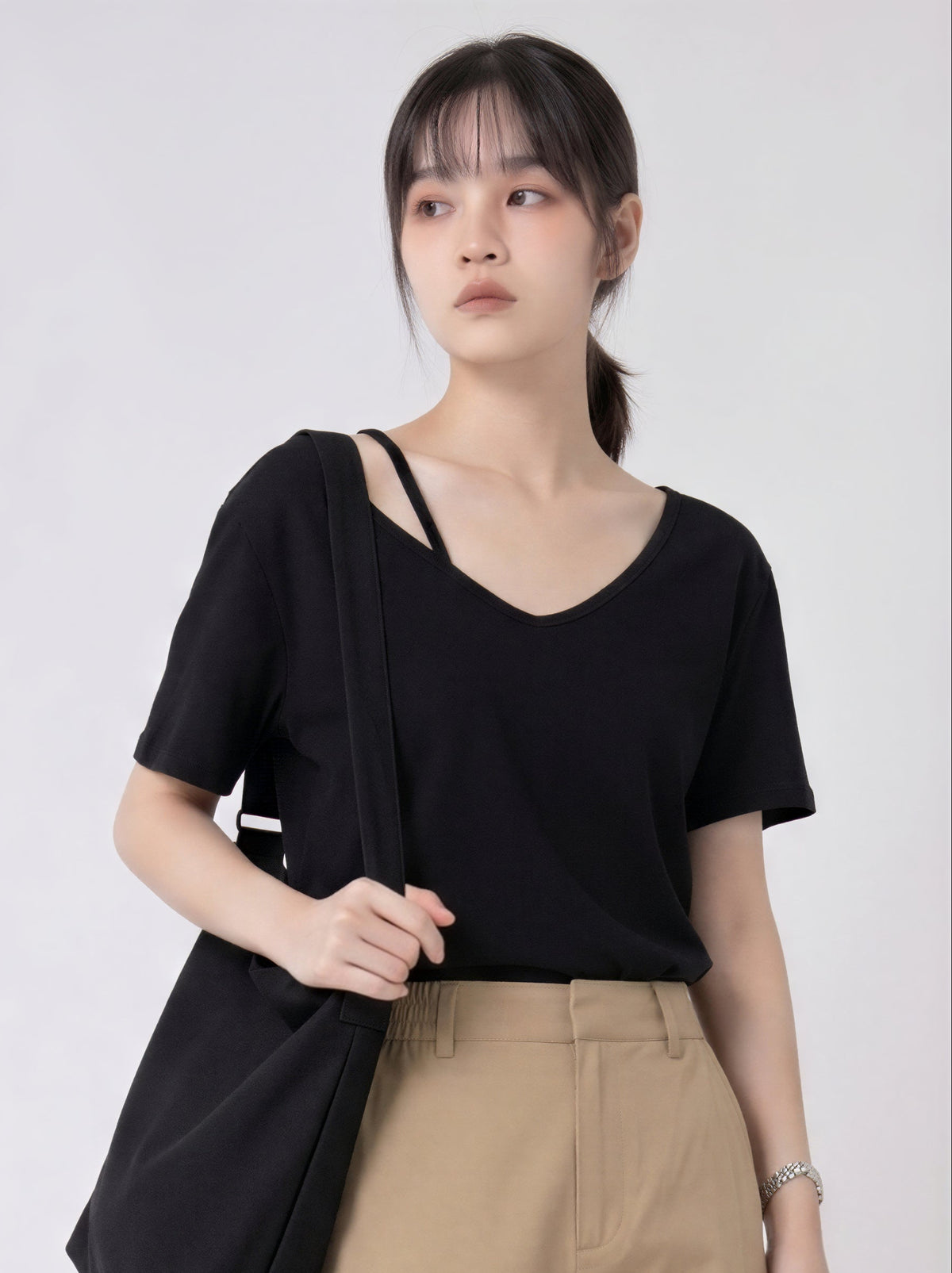 カットアウトオフショルダー ワイドネックTシャツ