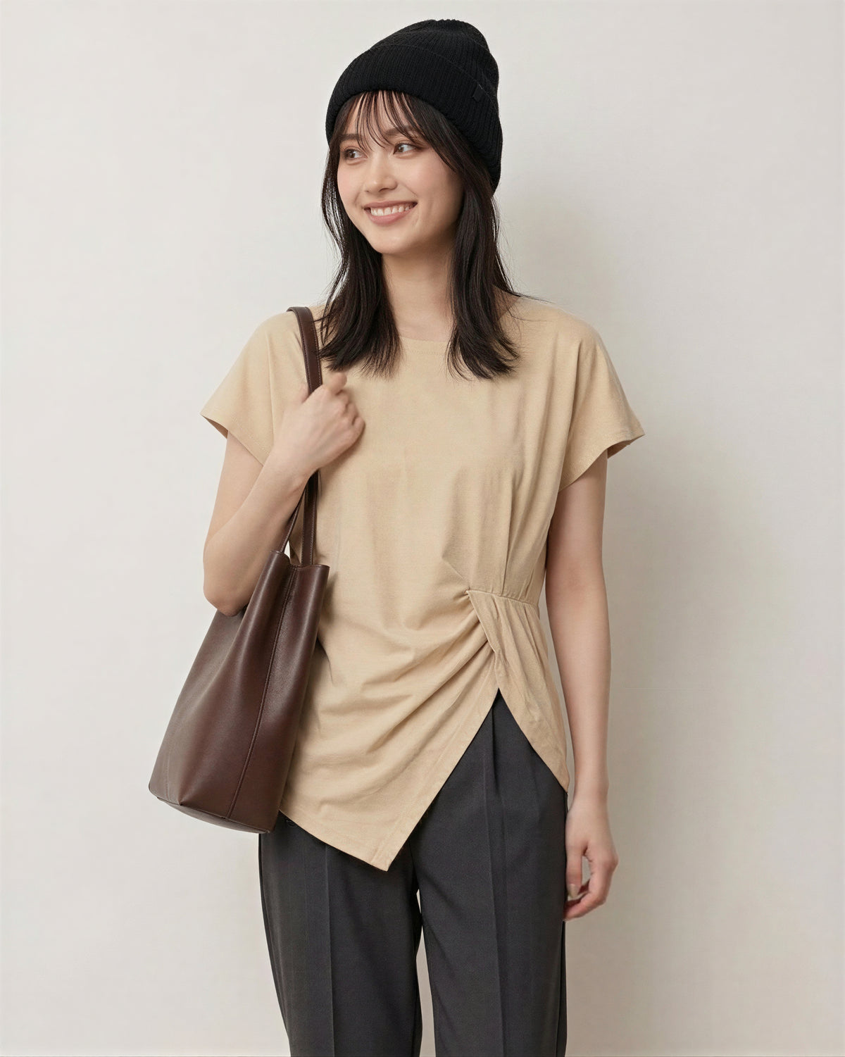 サイドウエストツイストギャザー アシンメトリーヘム 半袖Tシャツ