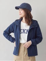 【秋新作】【全2色】S~2XL フード付きショート丈 立体裁断マウンテンパーカー